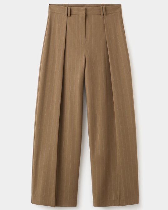 Mathieu avec plateau de viandes pour préparer un barbecue Boucherie maury